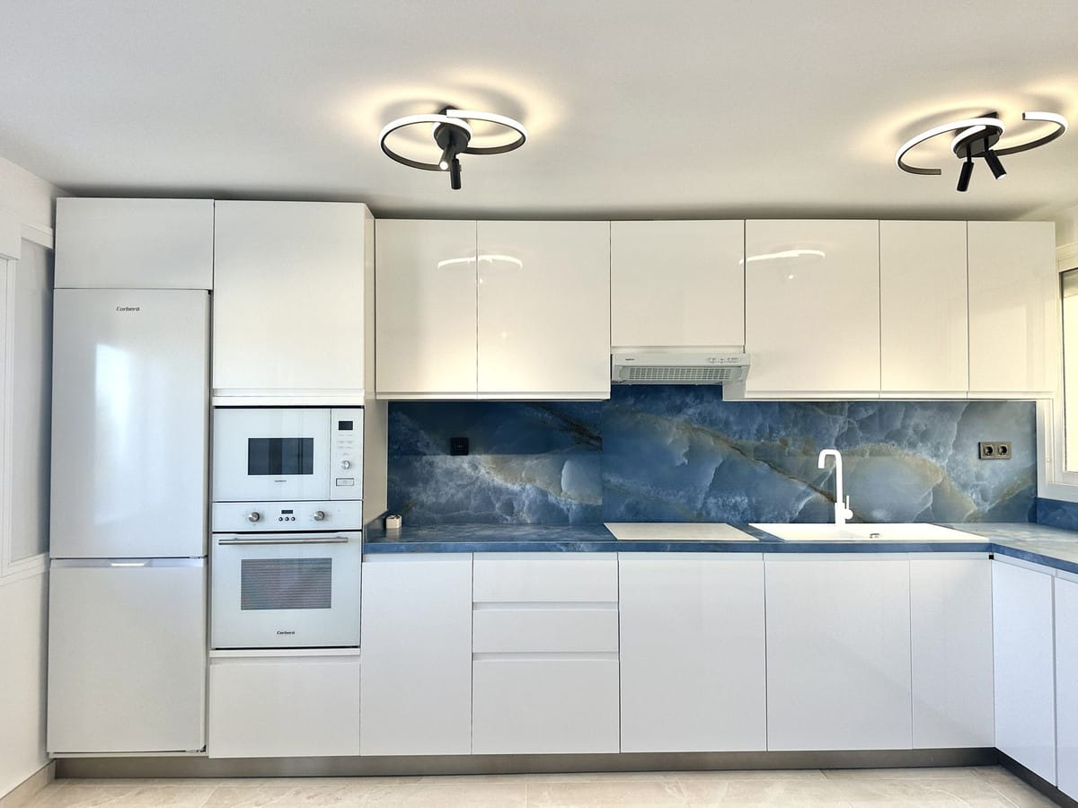 Nieuw gerenoveerd 2-slaapkamer appartement met zeezicht in La Cala de Mijas – 500 m van strand in La Cala de Mijas - foto 16