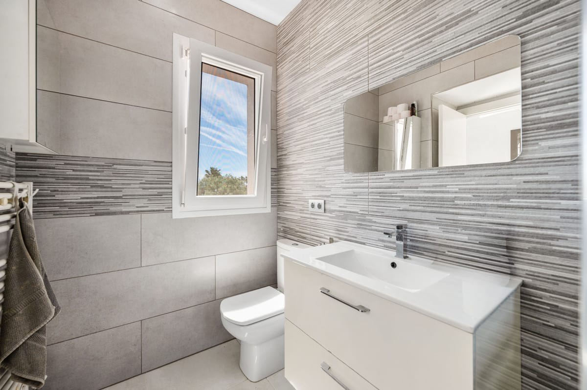 Moderne 3-slaapkamer villa in Estepona op loopafstand van het strand in Estepona - foto 14