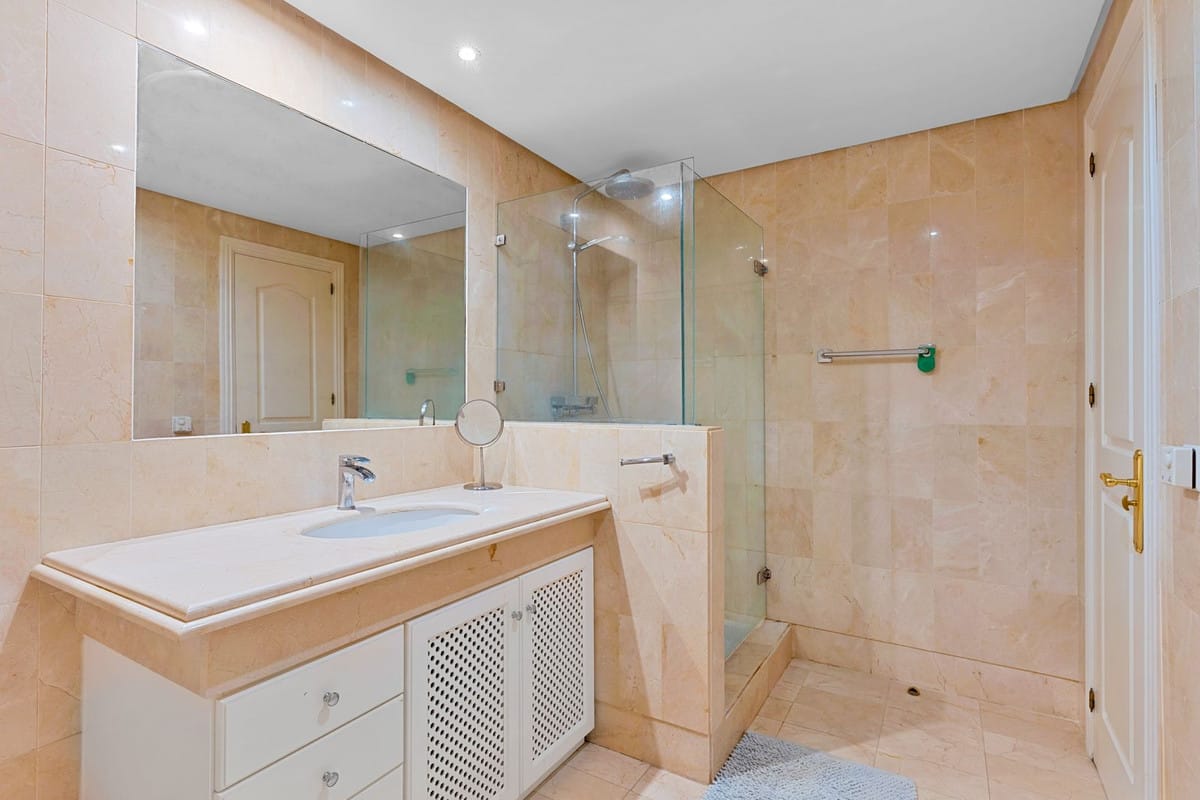 Begane grond appartement met 3 slaapkamers in Sierra Blanca, Marbella in Sierra Blanca - foto 10