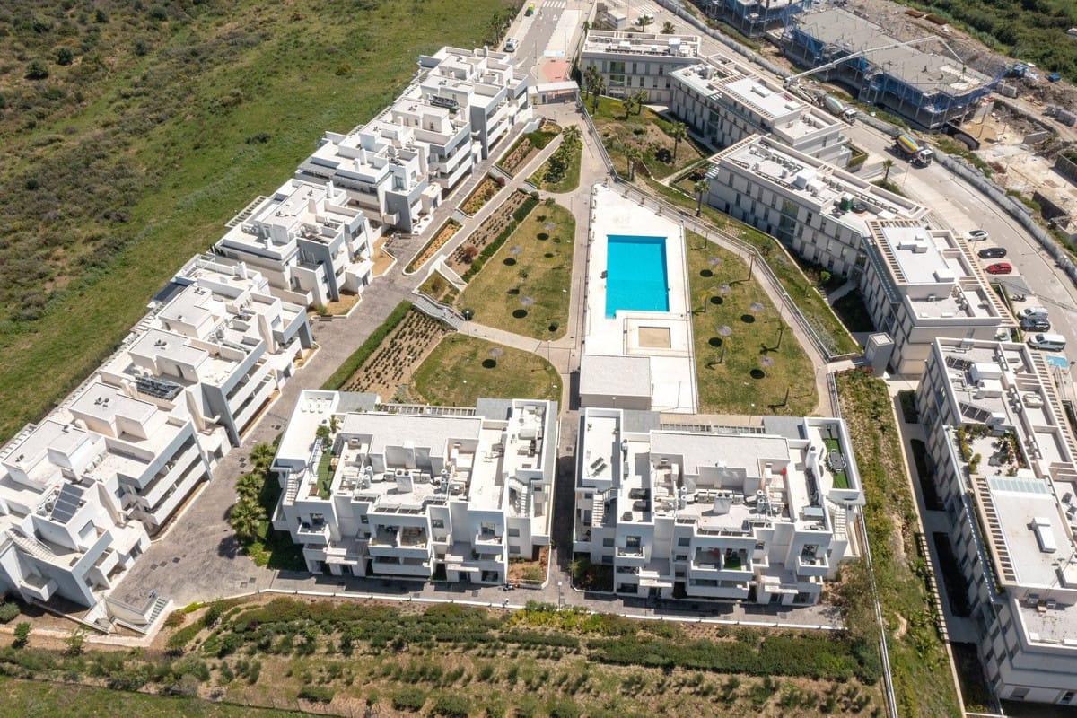 Prachtig 2-slaapkamer appartement op de begane grond aan de rand van Estepona in Estepona - foto 5