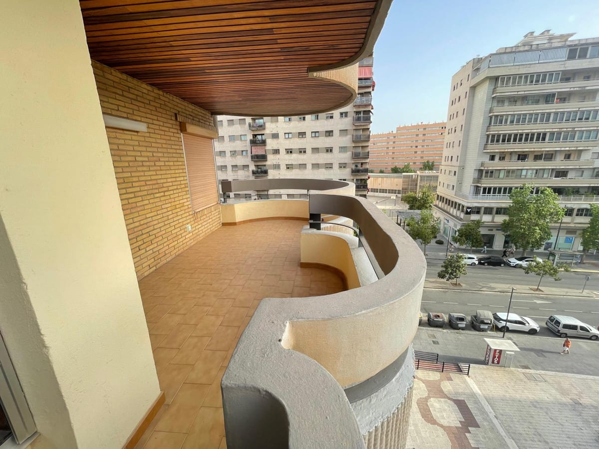 4 bedroom Apartment in Málaga in Málaga - foto 14