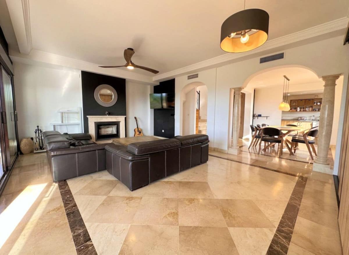 Ruime 5-slaapkamer villa in Estepona met panoramisch uitzicht in Estepona - foto 10