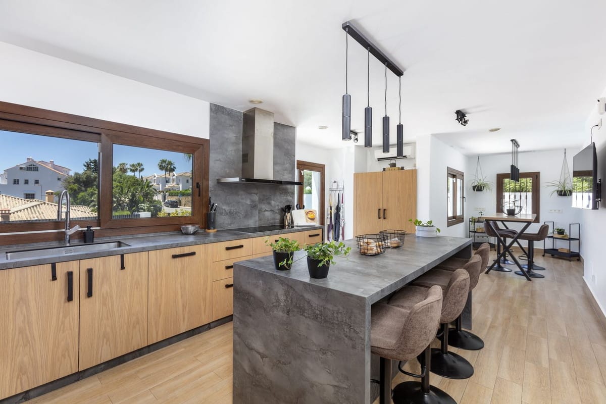 6 bedroom House in Estepona in Estepona - foto 8
