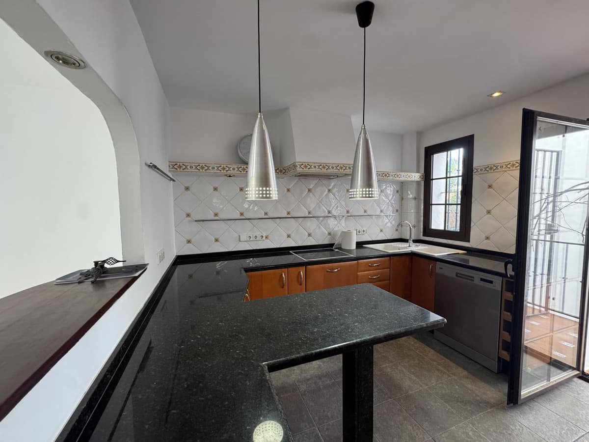 7-slaapkamerwoning in Marbella met gedeeltelijk zeezicht in Marbella - foto 8