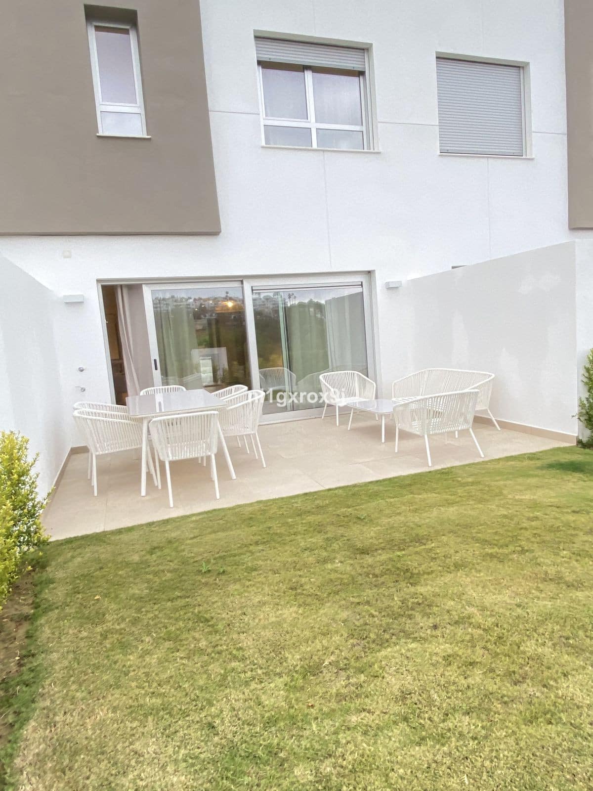 Gemeubileerde 3-slaapkamer rijwoning met grote tuin in Estepona Golf in Estepona - foto 11