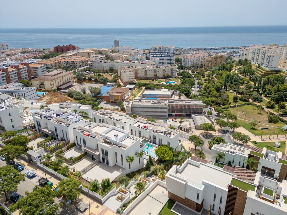 Vier-slaapkamerappartement met panoramisch zeezicht in Estepona in Estepona - foto 7