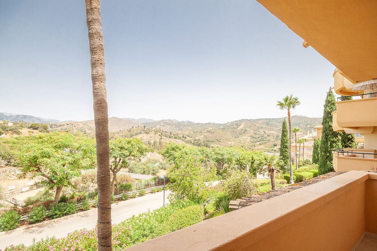 Drie-slaapkamer appartement in Elviria met panoramisch zeezicht in Elviria - foto 14