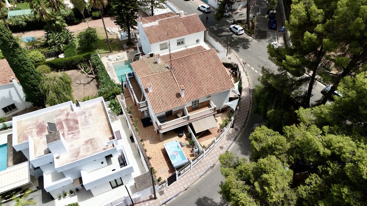 9-slaapkamer halfvrijstaande villa in Nueva Andalucía, Marbella in Nueva Andalucía - foto 3