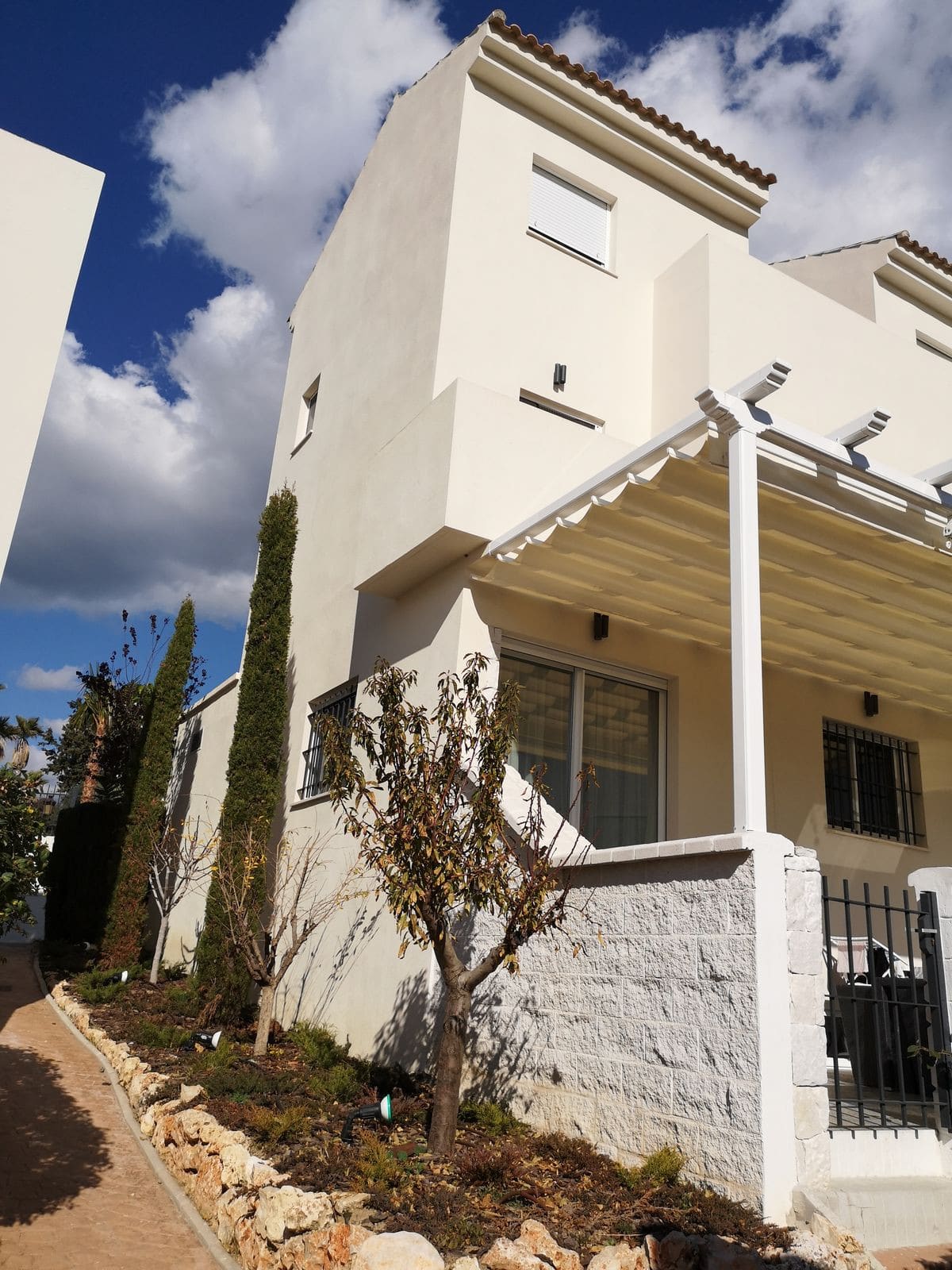 Exclusieve villa met 4 slaapkamers in Estepona – ruimte, design en toplocatie tegen prijs ruim onder marktwaarde in Estepona - foto 18