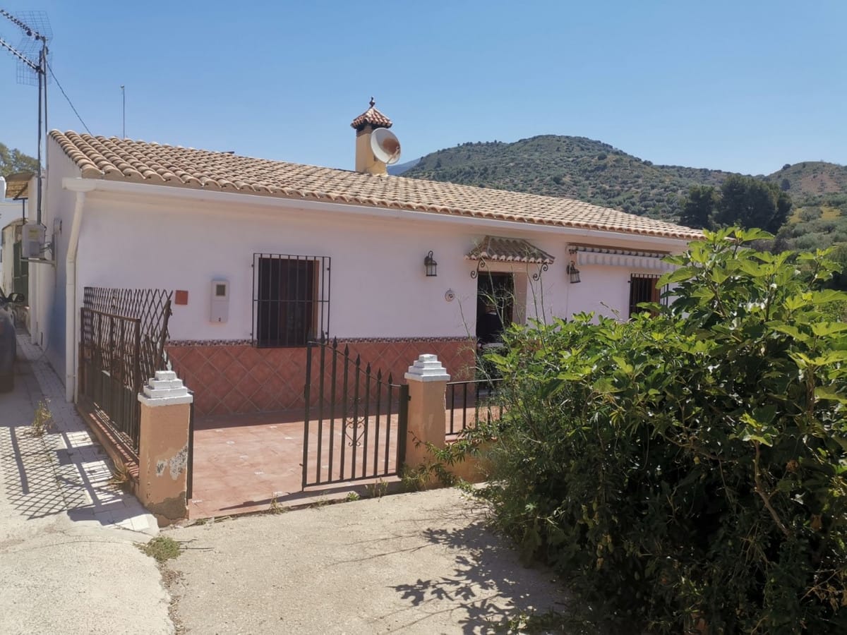 Huis met 3 slaapkamers in Alcaucín in Alcaucín - foto 2