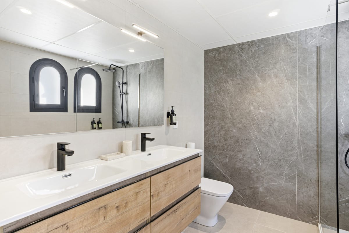 Drie-slaapkamer tussenwoning in Estepona in Estepona - foto 12