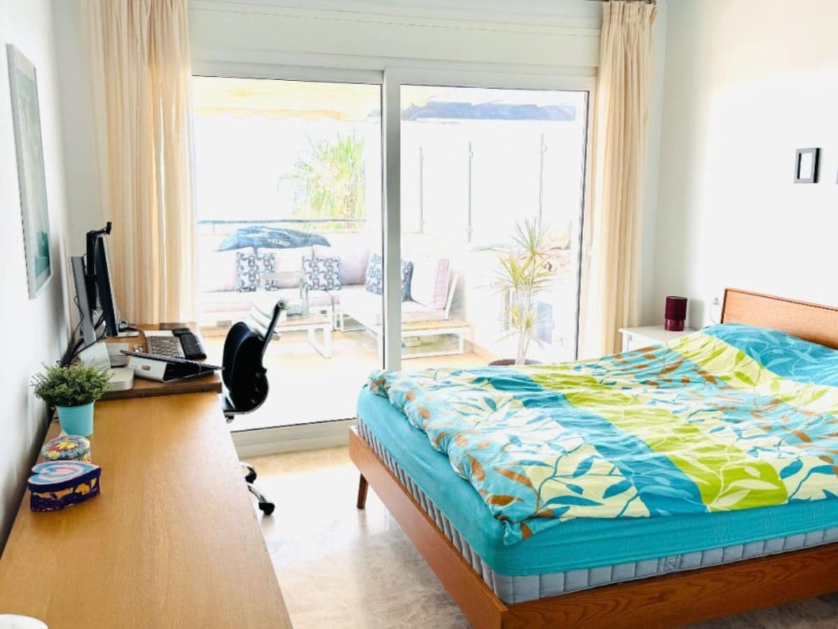 Spectaculair driekamer duplex met 180° zeezicht in Santa Clara Golf, Marbella in Marbella - foto 8