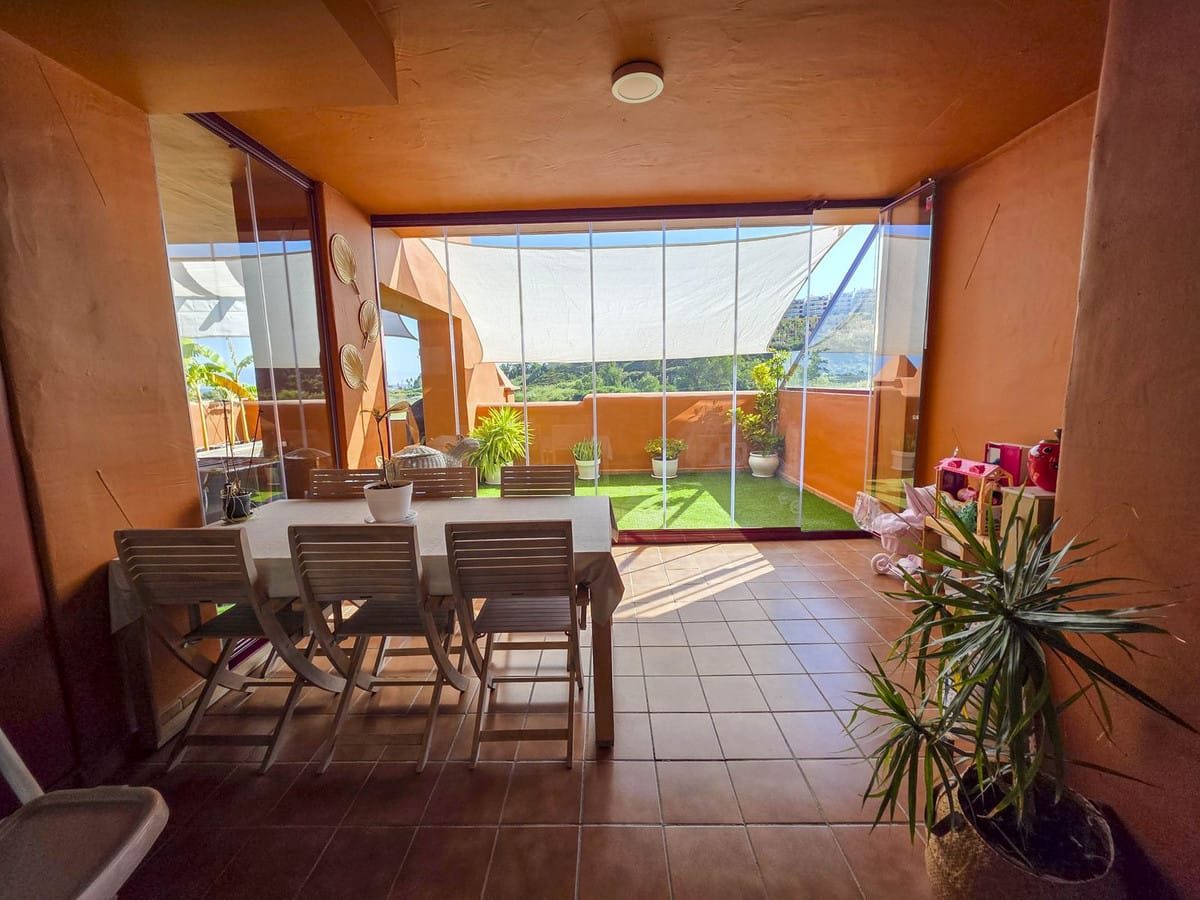 Drie-slaapkamerappartement met glazen terrassen en zeezicht in Viñedos del Mar, La Duquesa in La Duquesa - foto 3