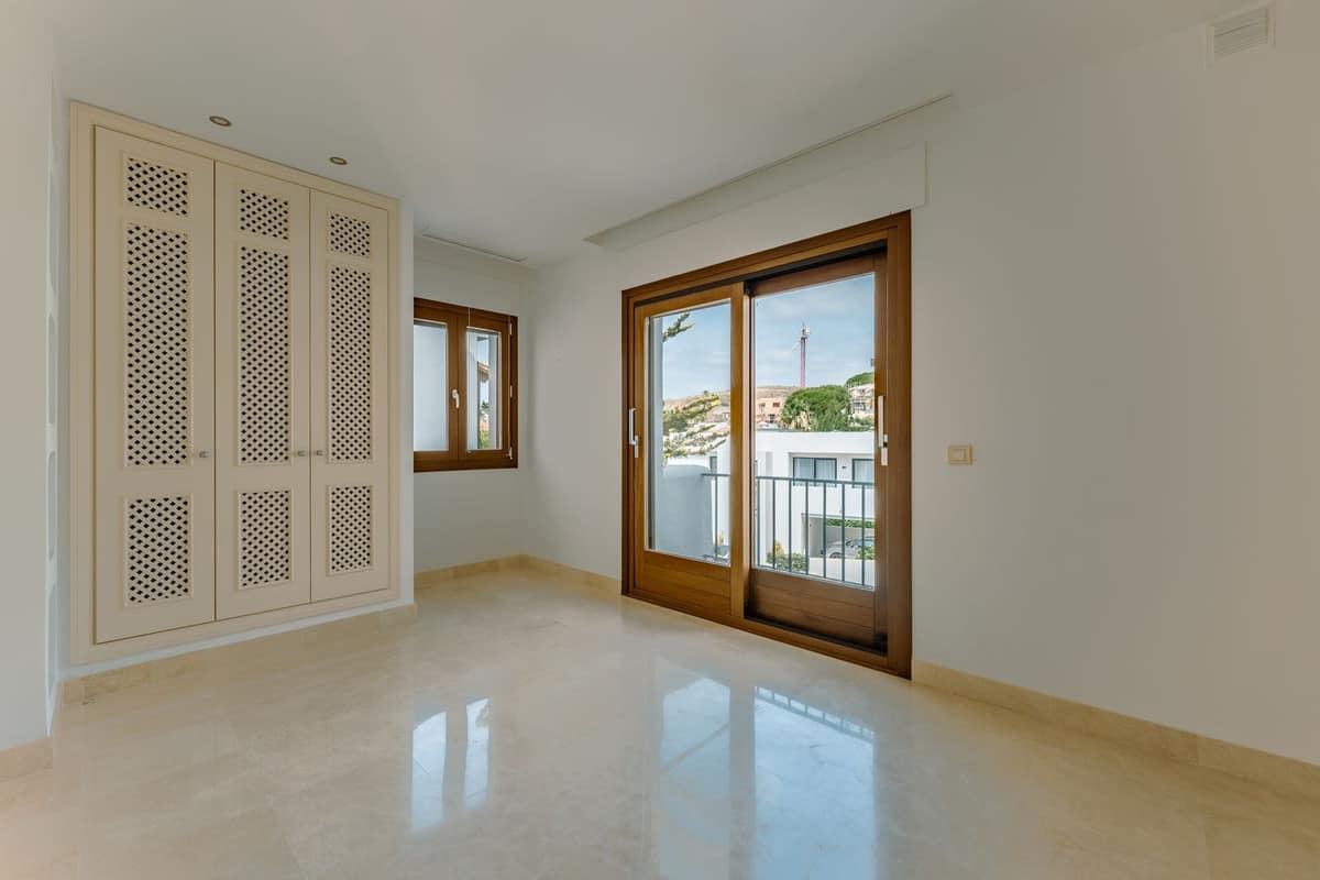 Drie-slaapkamer stadswoning in El Paraiso in El Paraiso - foto 16