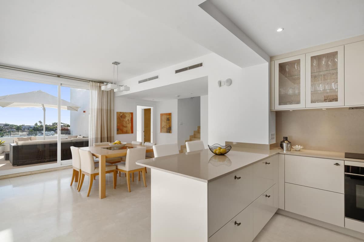 Drie-slaapkamer duplexpenthouse in Nueva Andalucía, Marbella in Nueva Andalucía - foto 5