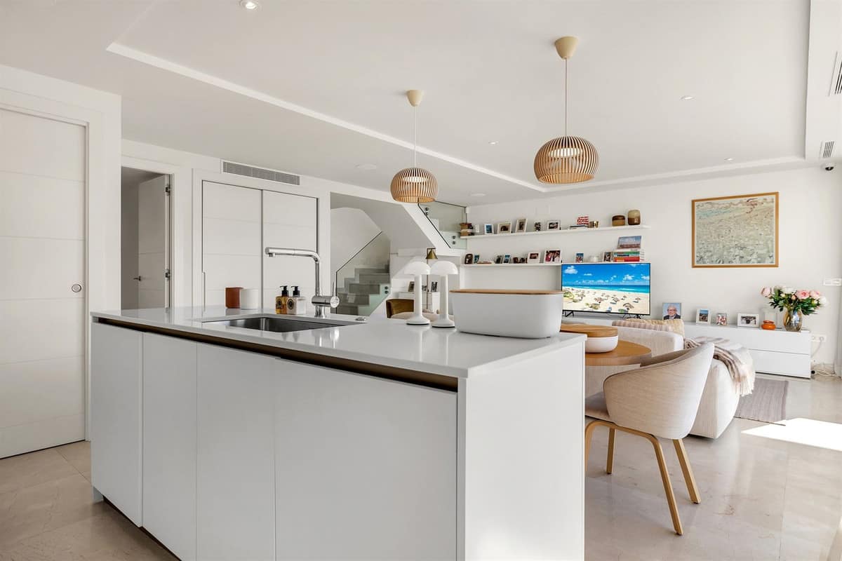 Iconische zuidgerichte duplex-penthouse met privé-solarium en zwembad te koop in Nueva Andalucía - foto 9