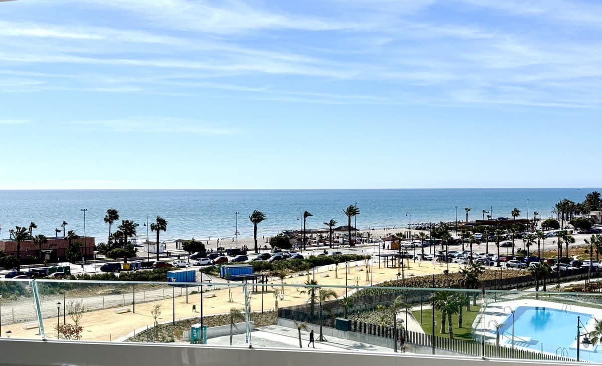 2 bedroom Apartment in Torremolinos in Torremolinos - foto 2