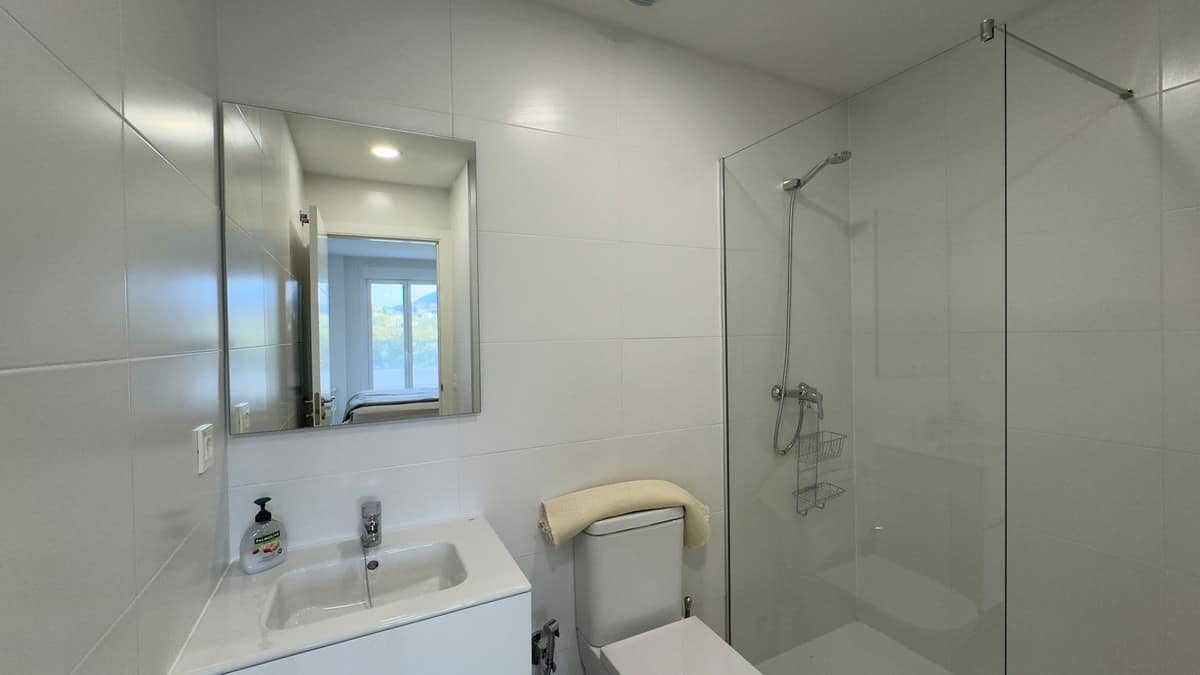 Gloednieuw drie-slaapkamerappartement in Nueva Andalucía in Nueva Andalucía - foto 17