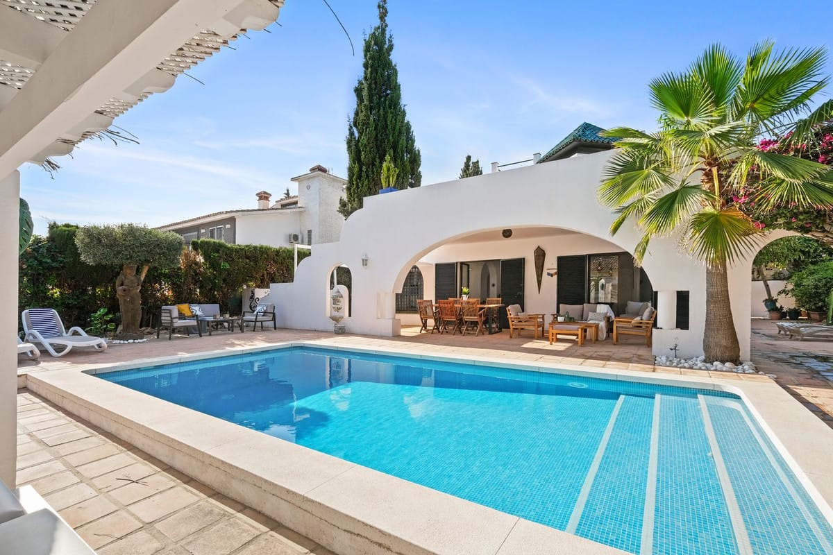 Exclusieve Arabisch-Mediterraanse villa nabij het strand in Cabopino, Marbella in Marbella - foto 4