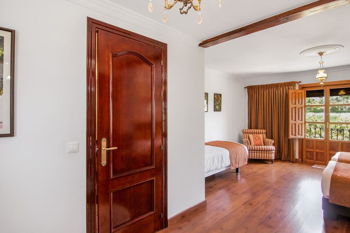 Finca met 6 slaapkamers en Bed & Breakfast-optie in Canillas de Albaida, Málaga in Canillas de Albaida - foto 8