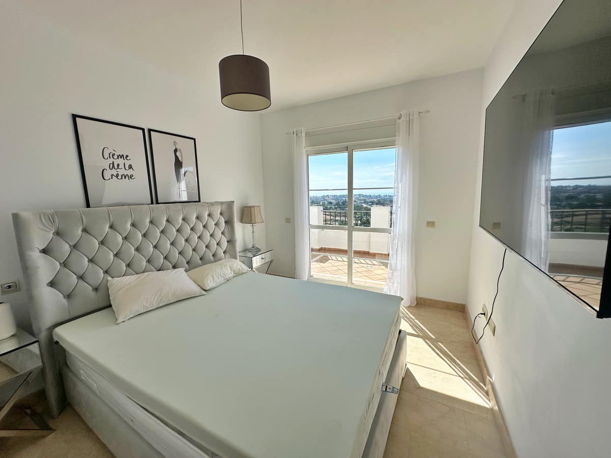 Ruime 3-slaapkamer villa in Benahavís, Puerto de Los Almendros, met panoramisch zee- en bergzicht in Benahavís - foto 7