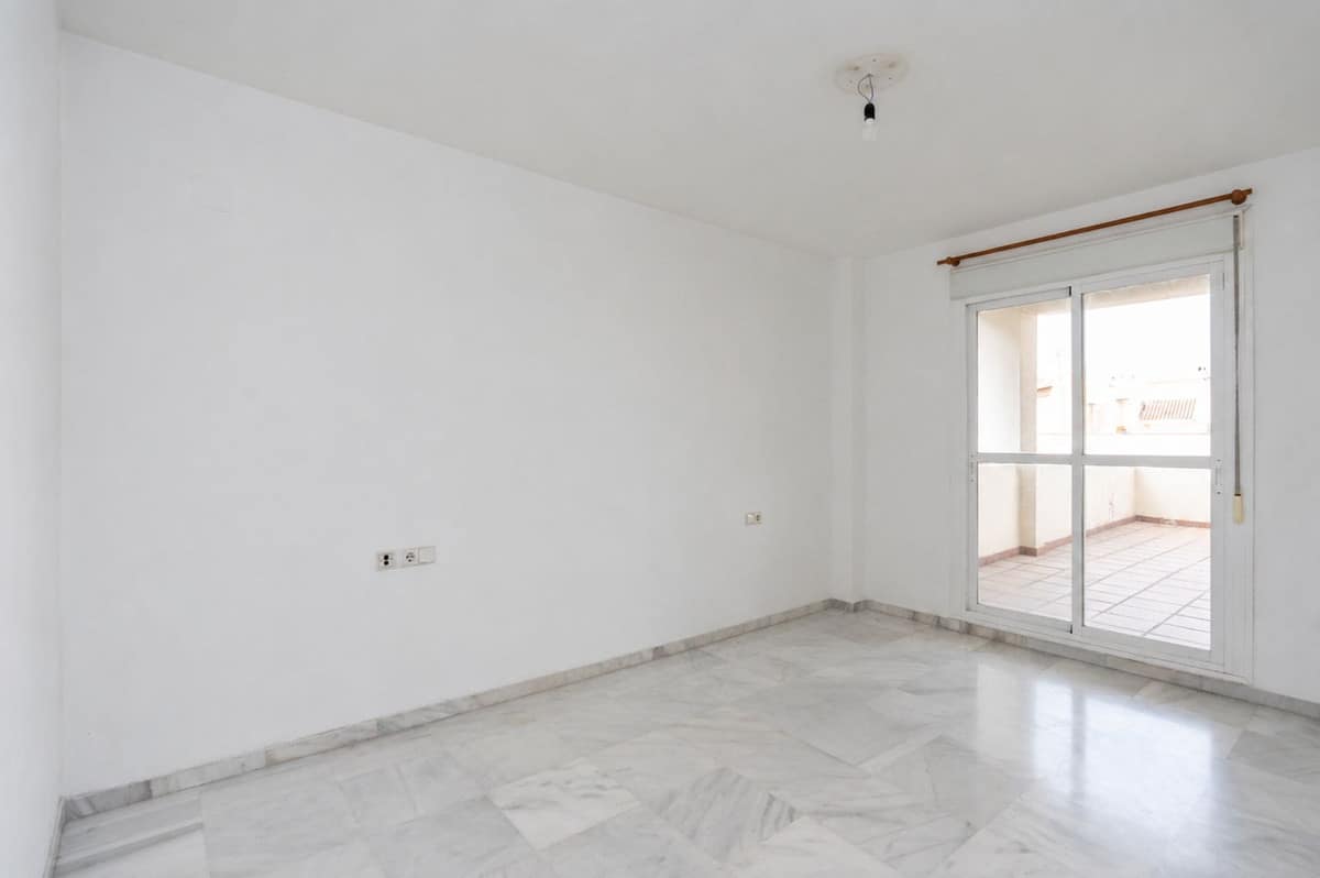 Drie-slaapkamer appartement in Nueva Andalucía met toeristische verhuurlicentie in Nueva Andalucía - foto 8