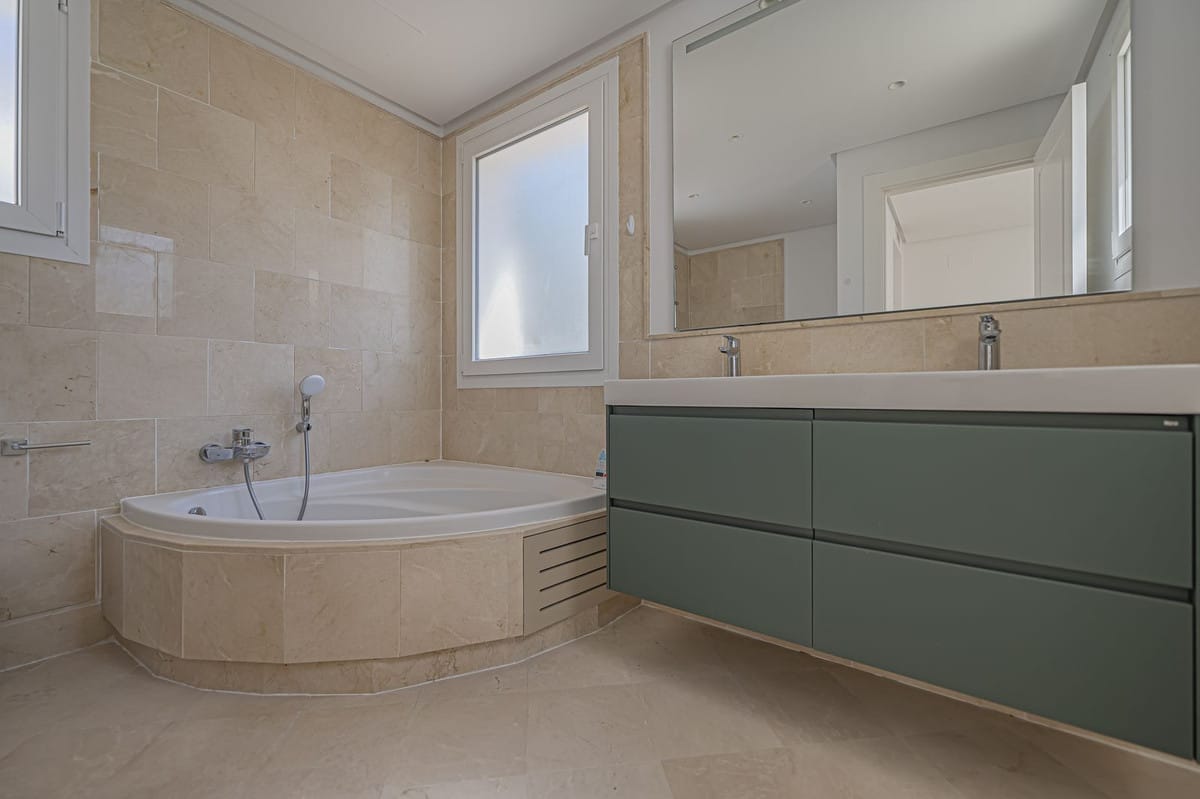 Penthouse met 2 slaapkamers in Nueva Andalucía in Nueva Andalucía - foto 11