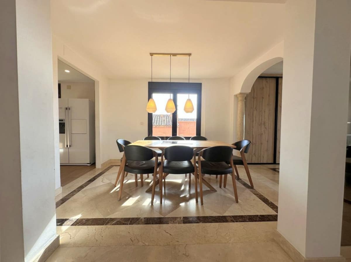 Ruime 5-slaapkamer villa in Estepona met panoramisch uitzicht in Estepona - foto 15