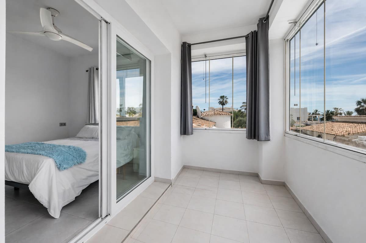Moderne 3-slaapkamer villa in Estepona op loopafstand van het strand in Estepona - foto 17