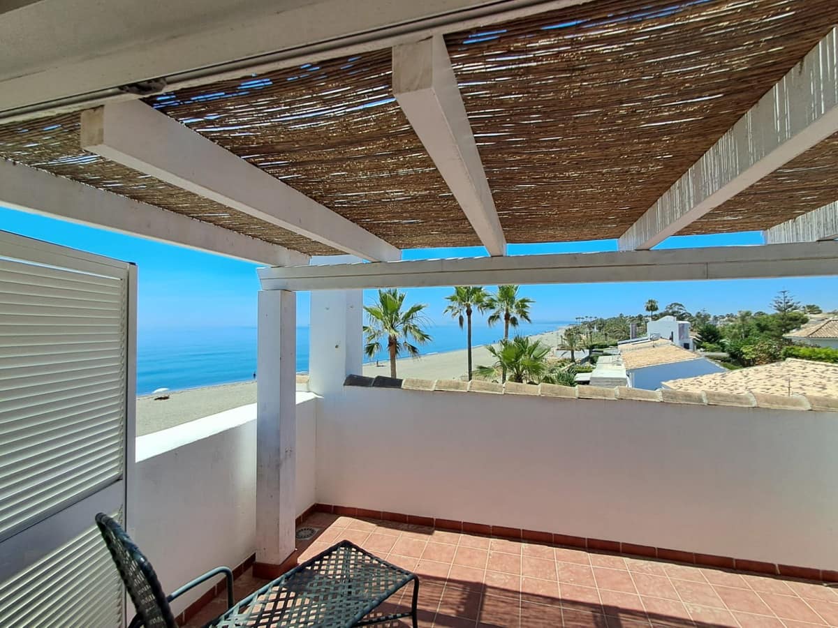 Exclusieve semi-vrijstaande villa aan het strand in Estepona in Estepona - foto 4