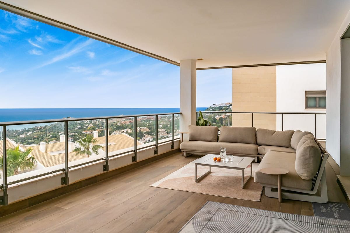 Drie-slaapkamer appartement met terras en zeezicht in Benalmádena Costa in Benalmadena Costa - foto 2