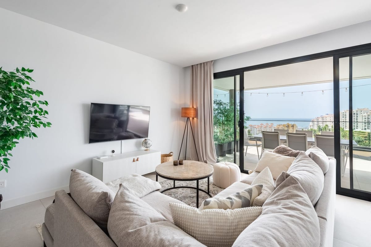 Vier-slaapkamerappartement met panoramisch zeezicht in Estepona in Estepona - foto 8