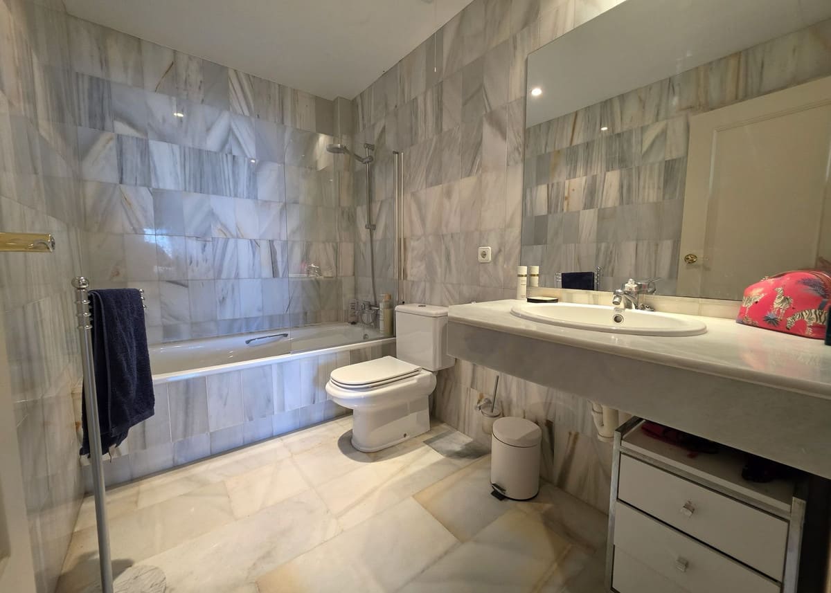 2-slaapkamer appartement met panoramisch zeezicht te koop in La Mairena, Elviria – Marbella Oost in La Mairena - foto 11