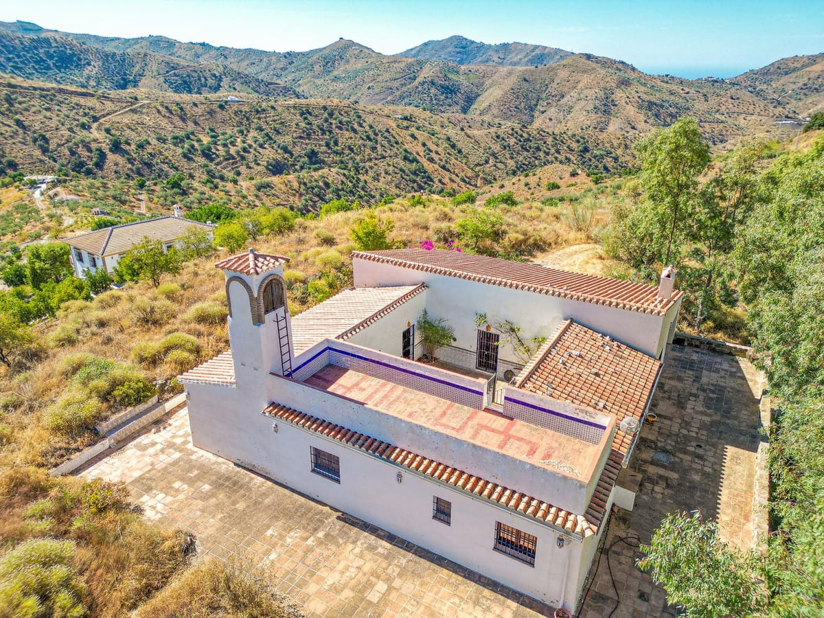 EXCLUSIEF – Renovatieproject met zwembad en spectaculaire 360° berguitzichten in Sedella (Málaga) in Sedella - foto 5