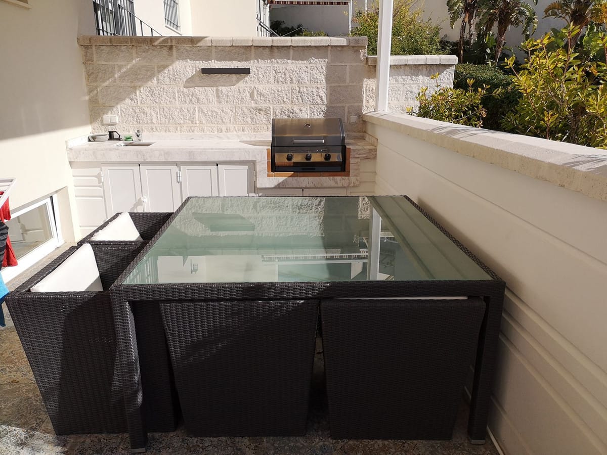 Exclusieve villa met 4 slaapkamers in Estepona – ruimte, design en toplocatie tegen prijs ruim onder marktwaarde in Estepona - foto 12