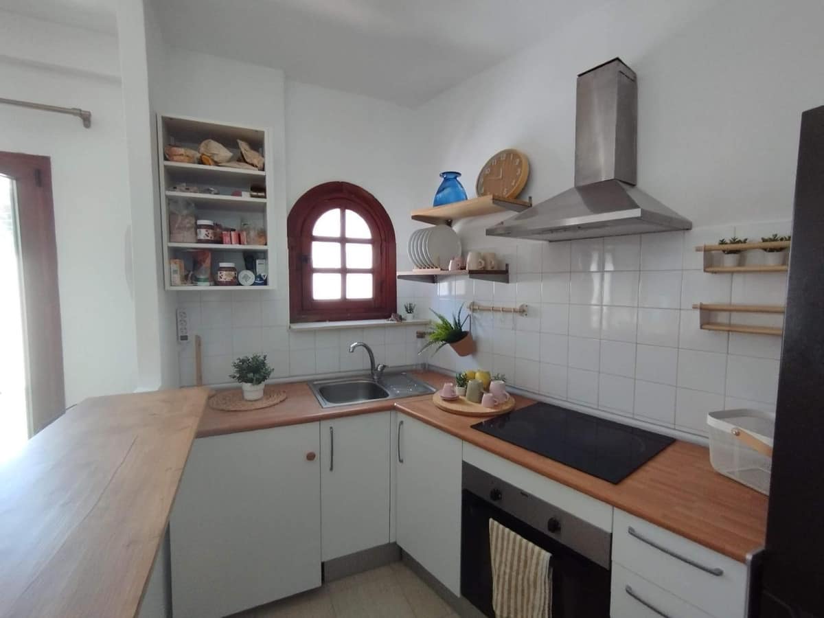 Semi-vrijstaand huis (2 slaapkamers) in hart van Estepona in Estepona - foto 2