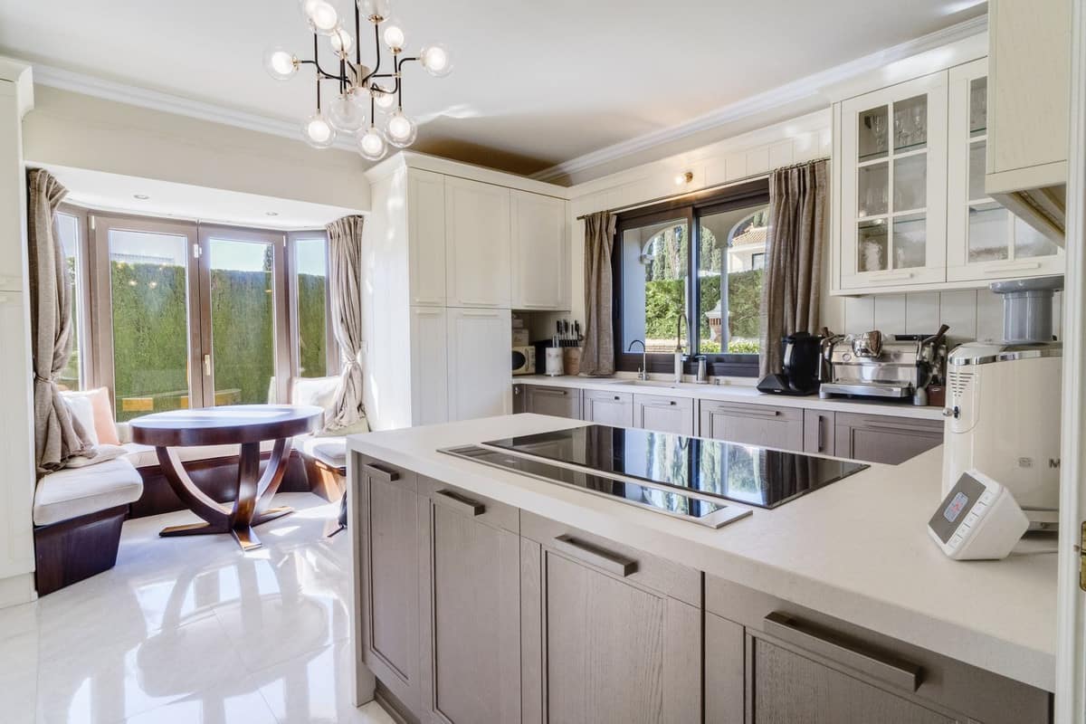 Prachtige 5-slaapkamer villa in Atalaya, Estepona in Estepona - foto 9