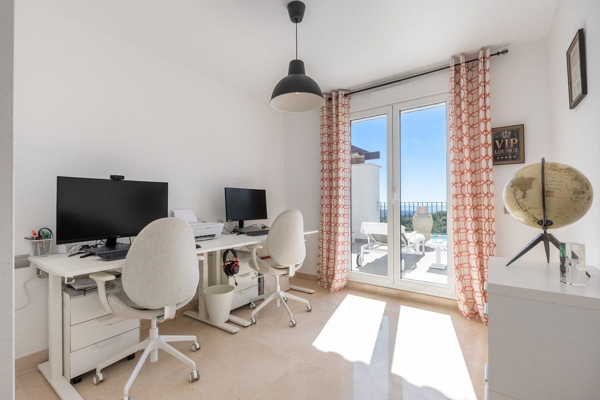 Drie-slaapkamer penthouse in La Floresta, Marbella in Marbella - foto 10