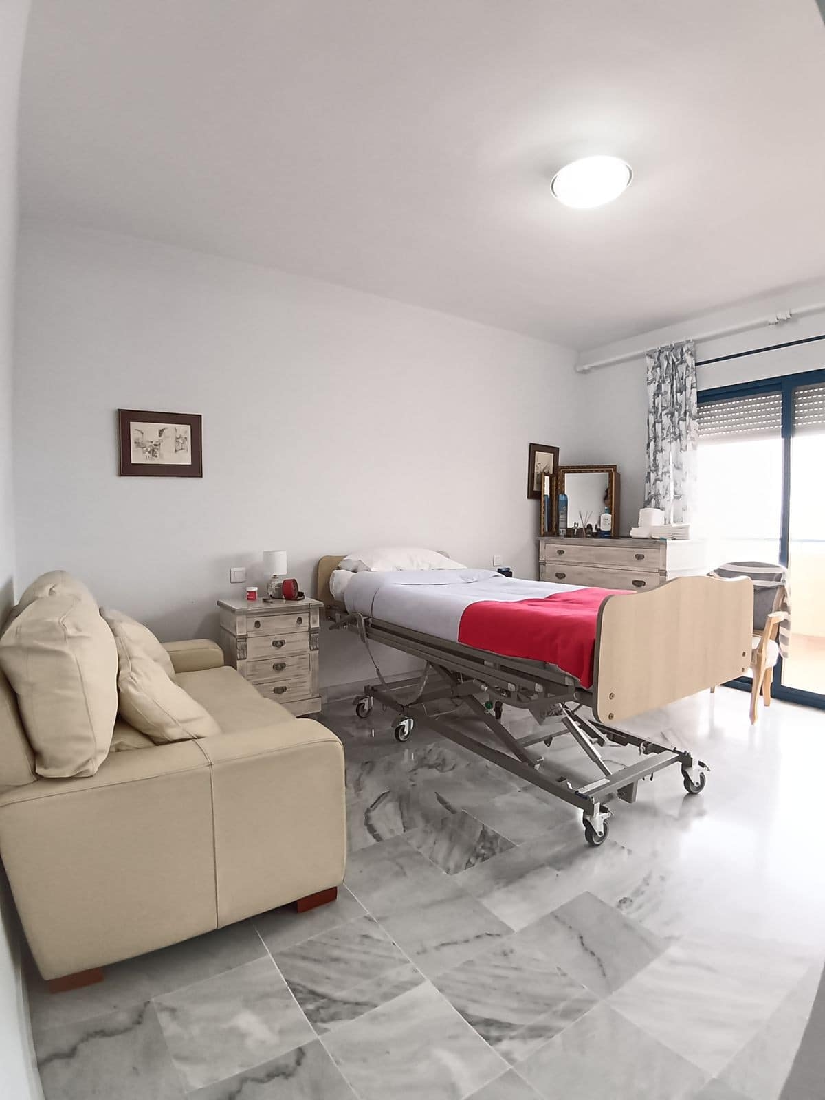 Drie-slaapkamer appartement in Marbella met zee- en bergzicht in Marbella - foto 11