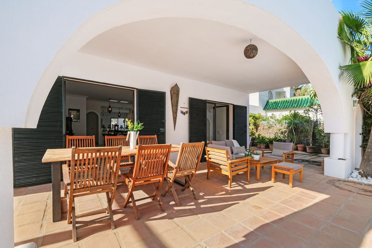 Exclusieve Arabisch-Mediterraanse villa nabij het strand in Cabopino, Marbella in Marbella - foto 8