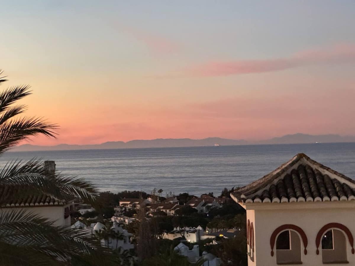 Luxe penthouse met panoramisch zee- en bergzicht – Marbella Oost in Marbella - foto 3