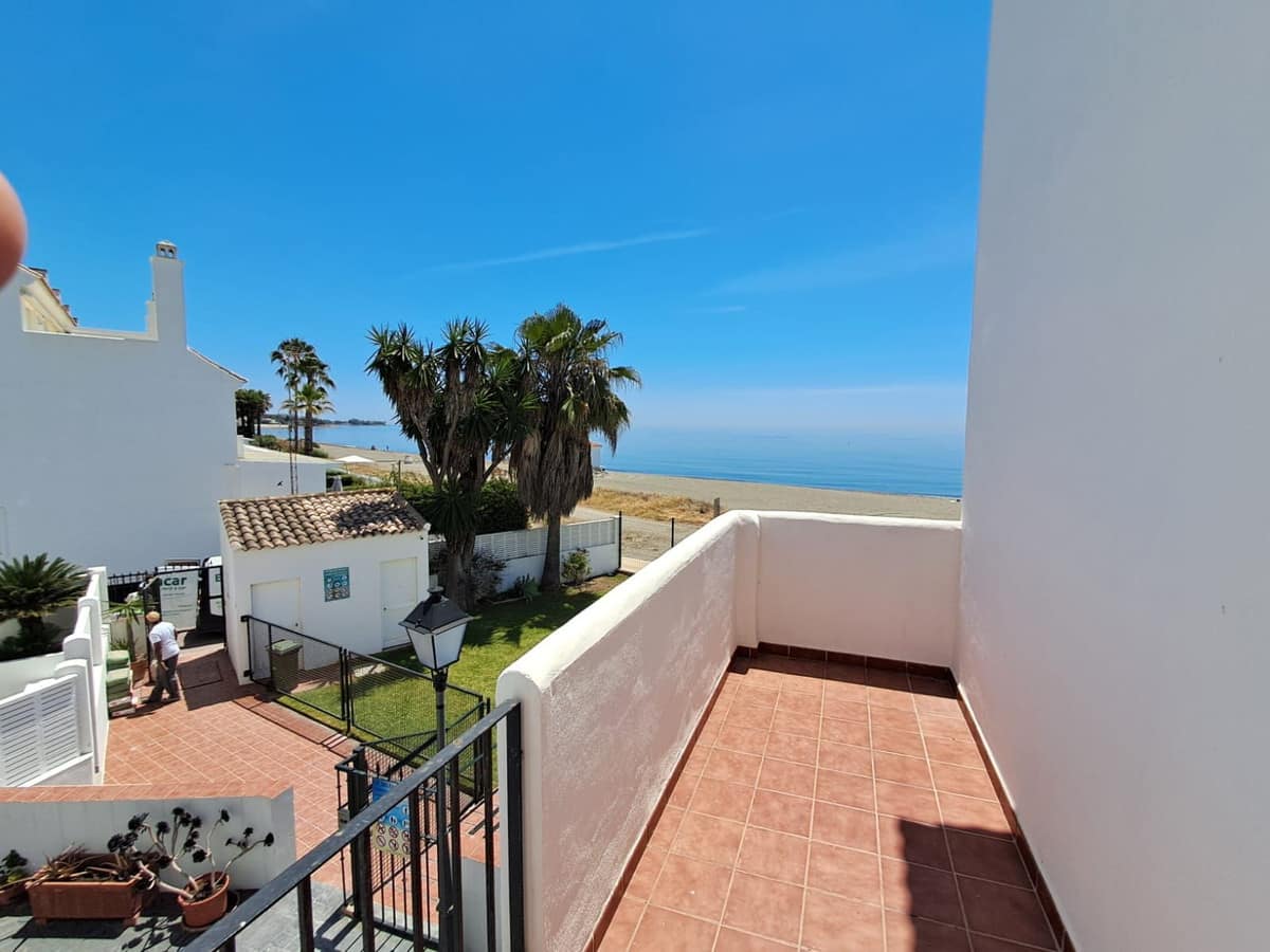 Exclusieve semi-vrijstaande villa aan het strand in Estepona in Estepona - foto 5