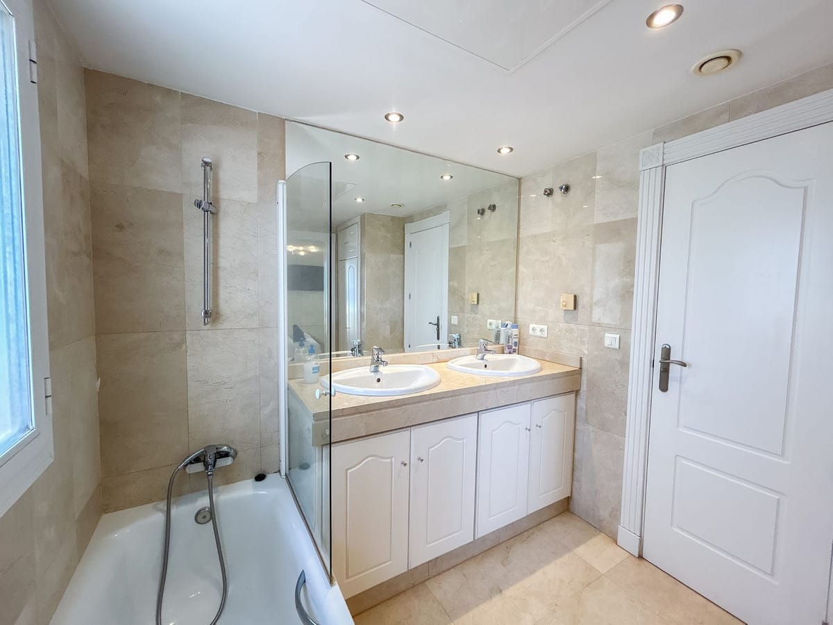 2-slaapkamer appartement aan het strand in Estepona in Estepona - foto 13