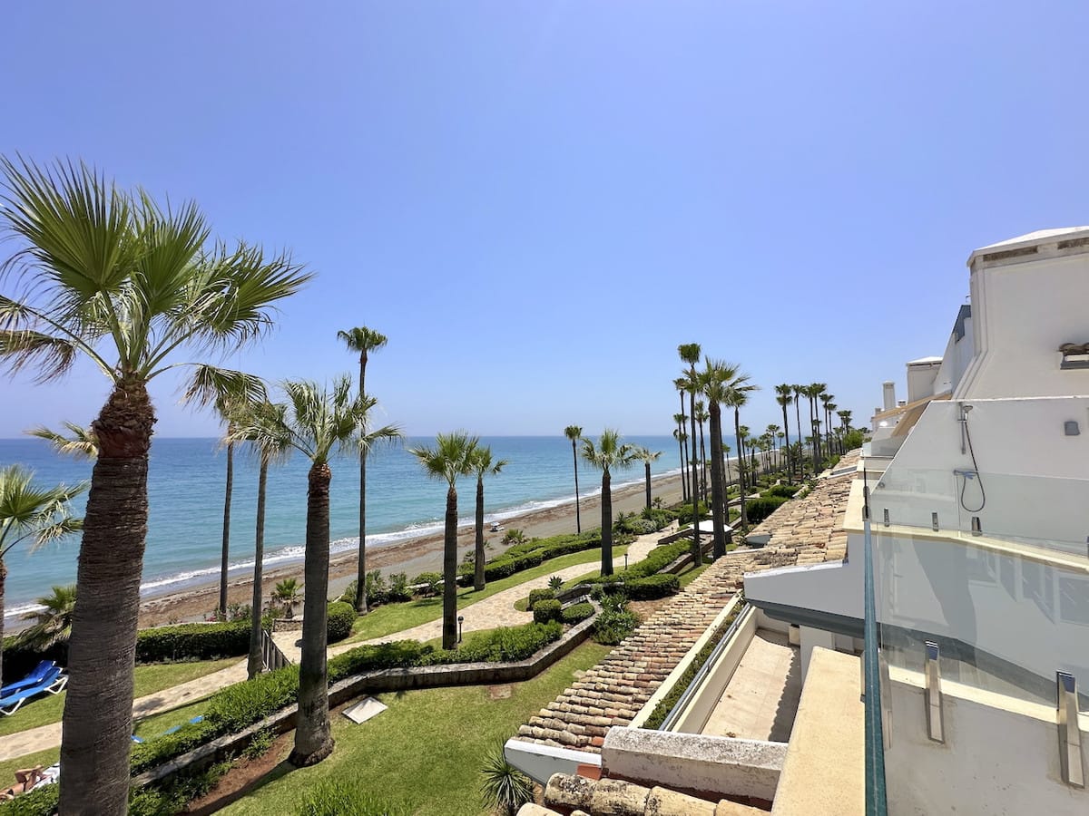 Drie-slaapkamer penthouse met zeezicht in Estepona in Estepona - foto 2