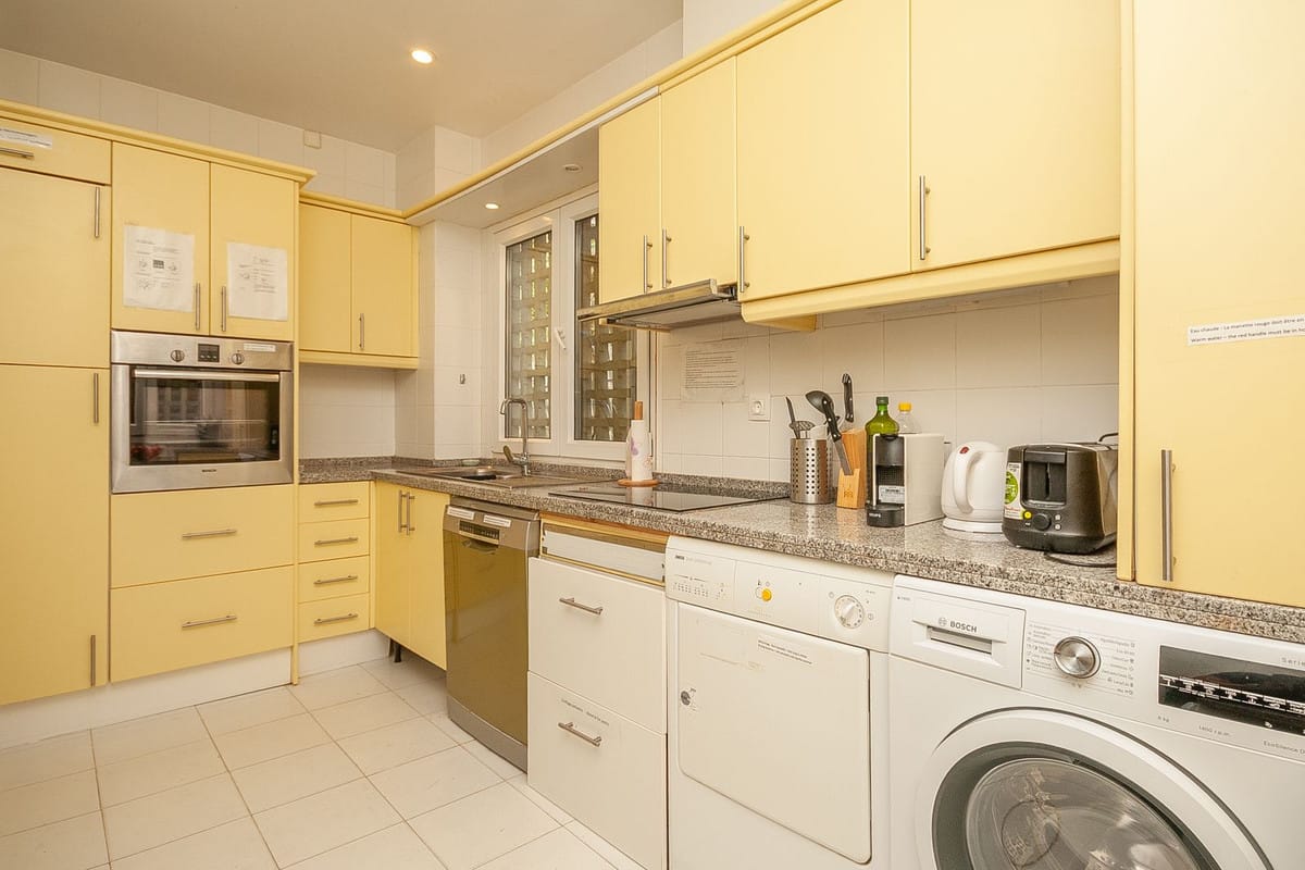Prachtig 3-slaapkamer appartement met panoramisch zeezicht in La Mairena in La Mairena - foto 12