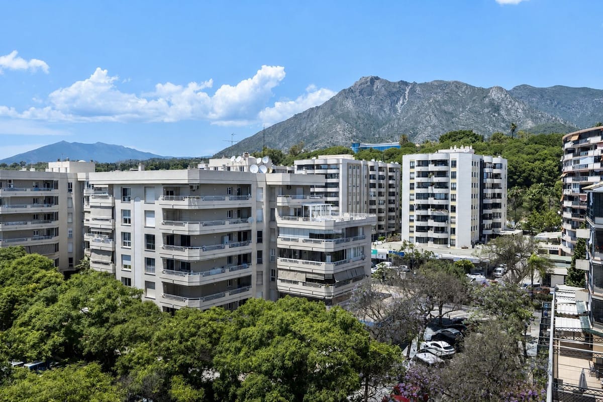 Drie-slaapkamer penthouse in Marbella met zee- en bergzicht in Marbella - foto 2