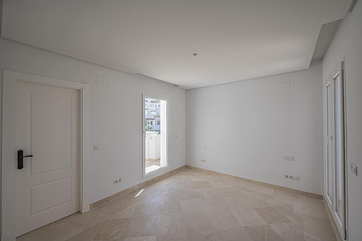 Penthouse met 2 slaapkamers in Nueva Andalucía in Nueva Andalucía - foto 12