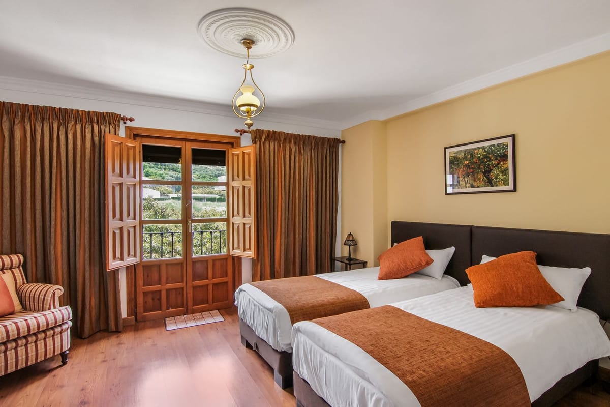 Finca met 6 slaapkamers en Bed & Breakfast-optie in Canillas de Albaida, Málaga in Canillas de Albaida - foto 9