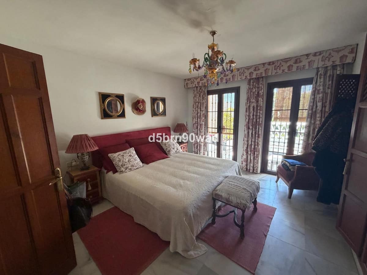 Traditionele 3-slaapkamer townhouse met zeezicht in Nagüeles, Marbella in Marbella - foto 10