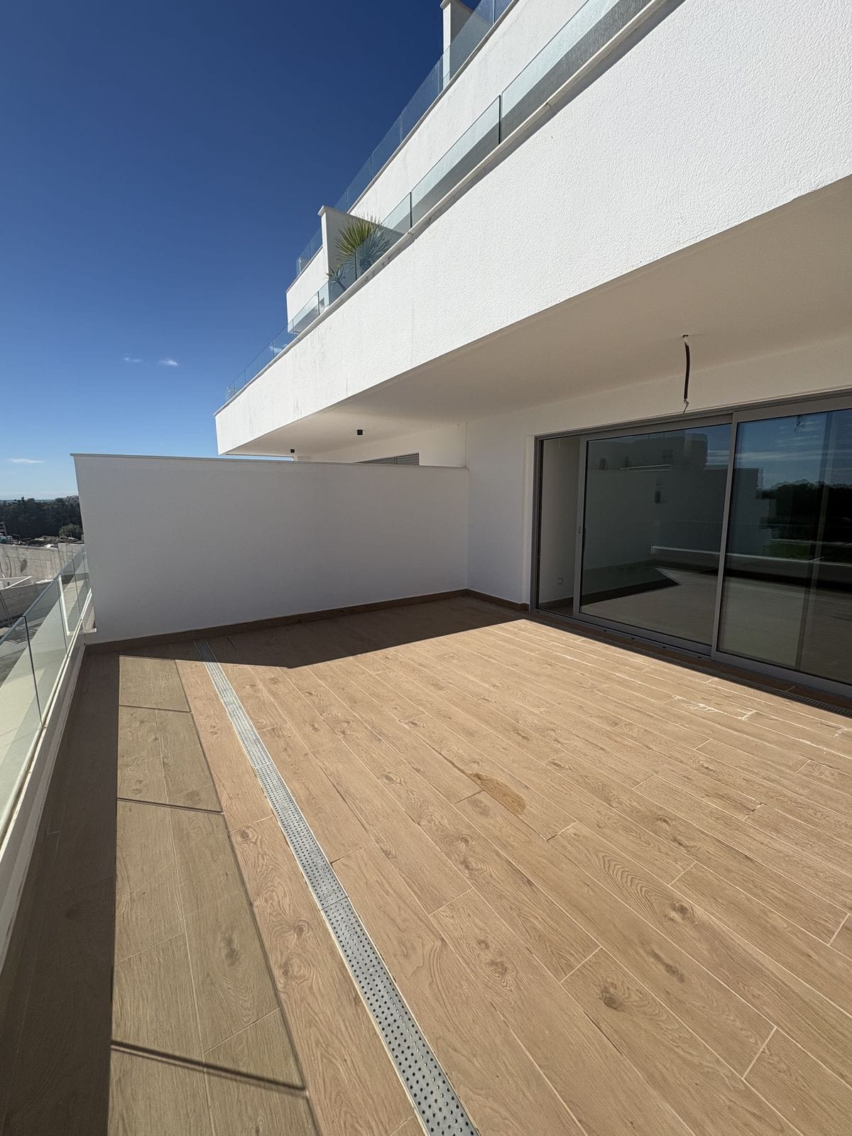 Nieuwbouw 2-slaapkamer appartement met zeezicht in Estepona in Estepona - foto 16